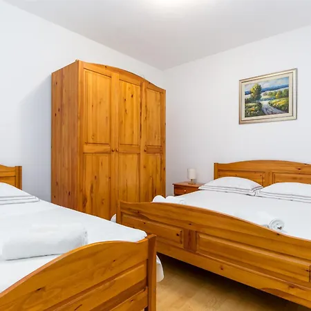 Apartment With Parking Space Supetar, Brac - 18307