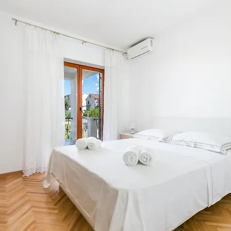 Apartment With Parking Space Supetar, Brac - 18307